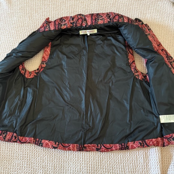 Free People Flora Puffer Vest – Pink Paisley – XS/S (oversized fit) - Picture 14 of 14